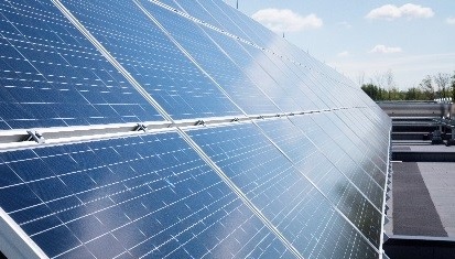 Figure 1 : Système PVAB de toit orienté pour optimiser la production d'énergie solaire