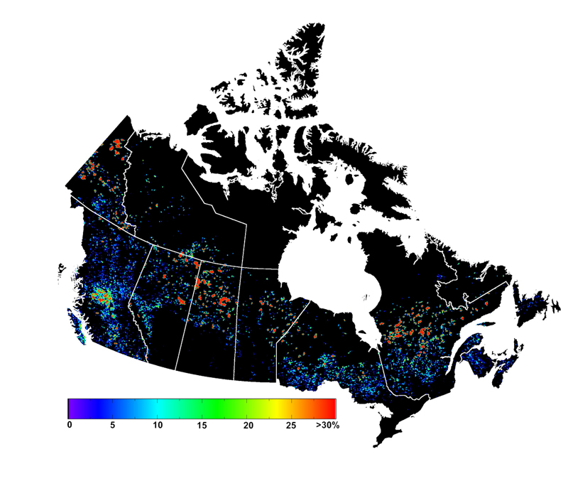 Cette carte image montre les variations des perturbations forestières dans l’ensemble du Canada entre 2001 et 2006. Une échelle graduée, allant de 0 % à plus de 30% permet d’obtenir une indication du pourcentage de ces variations. On remarque que de grandes régions ont subi peu de perturbations, alors que d’autres régions ont enregistré des perturbations importantes, parfois associées à des feux ou des infestations, tel qu’expliqué dans la description de la figure.