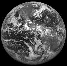 Image hémisphérique de la surface de la Terre acquise par un satellite géostationnaire sur orbite équatoriale à 36000 kilomètres d'altitude