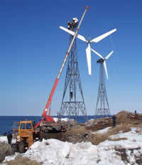 Construction du projet combinant l'énergie éolienne et l'énergie générée à partir du diesel à l'île Ramea. Photo : Frontier Power Systems Inc.