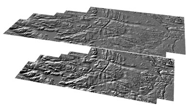 Une comparaison d'un modèle numérique dérivé de LiDAR et détaillé à 2 m (en-dessous) avec un modèle numérique d'une carte de terrain de base de l'Ontario détaillé à 10 m (au-dessus).