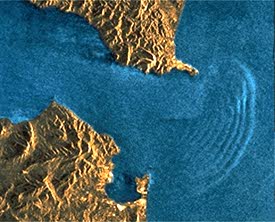 Image ERS-1 de vagues internes: détroit de Gibraltar (© ESA)
