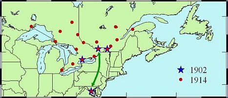 Carte du sud de l'Ontario, du sud du Québec, du nord-est des États-Unis et des Maritimes avec des localisations de mesures de gravité avec des étoiles bleues représentant des mesures de 1902 et des points rouges représentant 1914 mesures montrant le lien entre Ottawa et Washington par une flèche verte