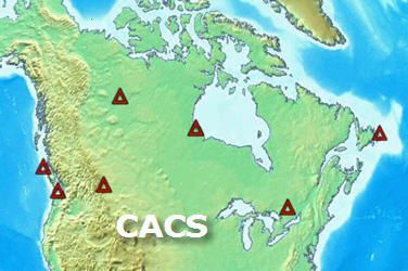 Carte du Canada avec des triangles rouges, qui indique la location des premières 7 stations CACS.