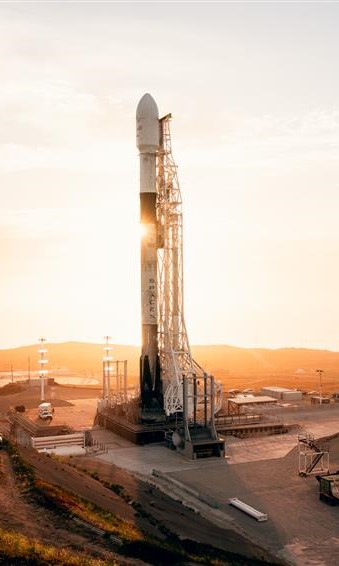 Les trois satellites de la MCR prêts au lancement par la fusée SpaceX Falcon 9 (© Agence spatiale canadienne).